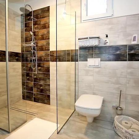Fit Luxury Penthouse Apartment